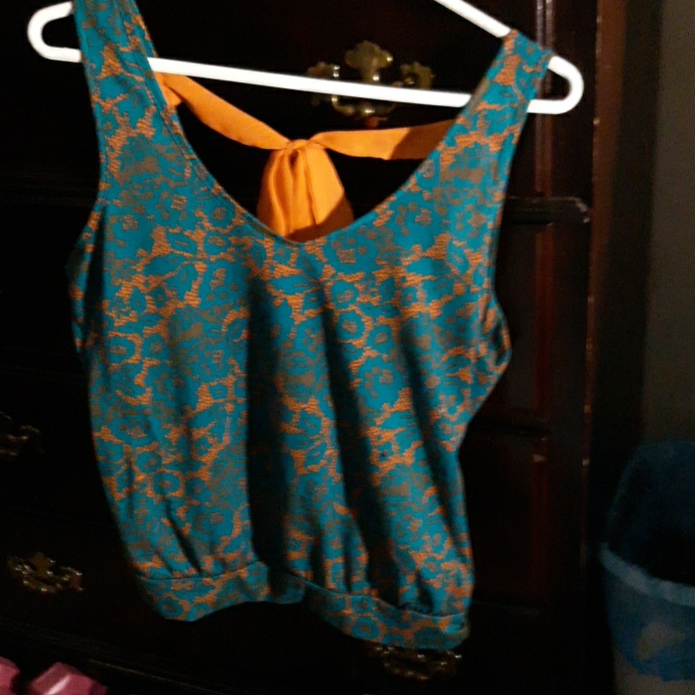 Backless top